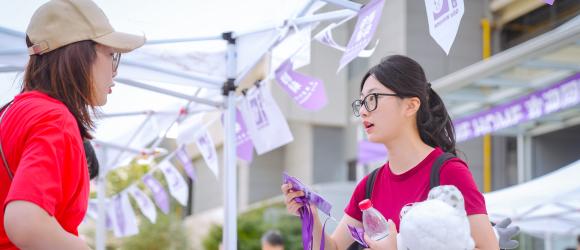 A first-year student checks in at Move-In Day