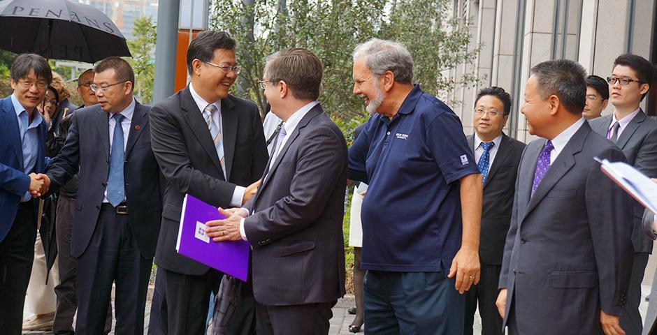 The Official NYU Shanghai Plaque Unveiling Ceremony, October 29, 2014. (Photo by Charlotte San Juan)