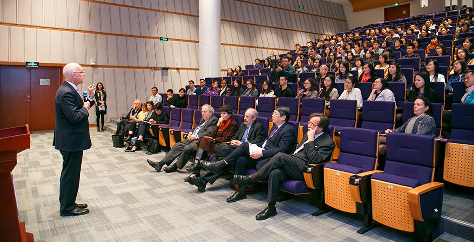 NYU’s President-Designate, Andrew Hamilton, visited NYU Shanghai as part of a sequence of visits to meet his new colleagues on November 18 and 19 (Photo by: NYU Shanghai)