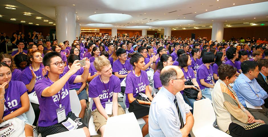 8月20日上午，上海纽约大学举行了2020届新生开学典礼。从2013年8月第一届本科生报到，到迎来2020届新生，上海纽约大学齐聚了整四届的学子。 (摄影：NYU Shanghai）