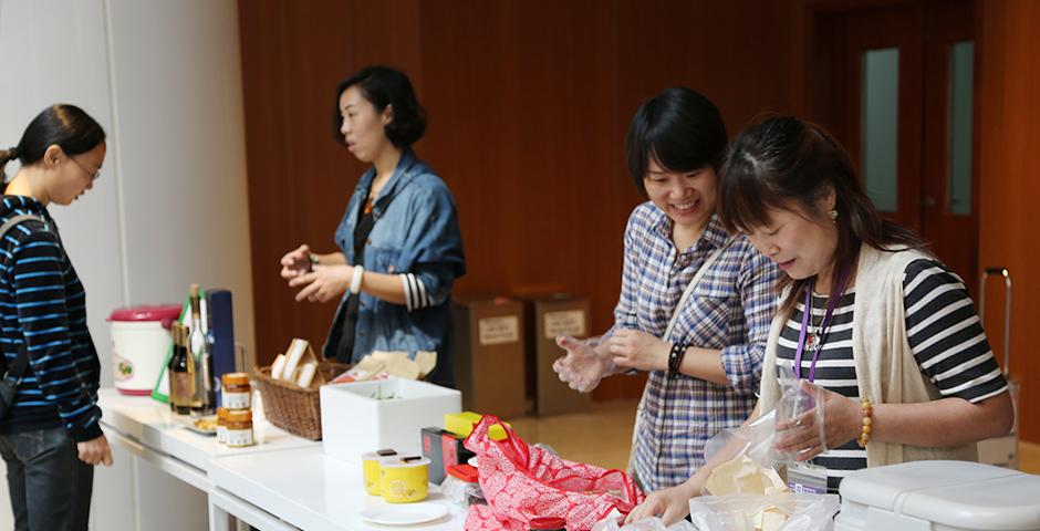 NYU Shanghai Farmers' Market on October. 9th, 2015. (Photo by: Shikhar Sakhuja)