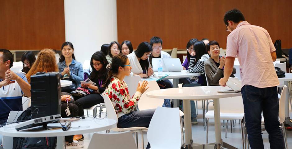 10月9日， 学生俱乐部“绿色上海”组织的“绿色农场”活动在餐厅与同学见面。同学们在品尝纯天然美味的同时，坚定了绿色环保的生活理念。（摄影：Shikhar Sakhuja）