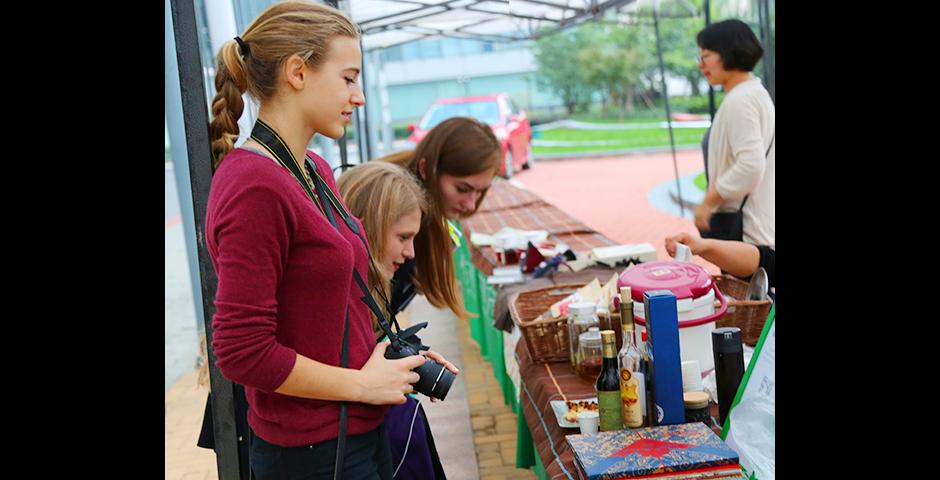 NYU Shanghai Farmers' Market on October. 9th, 2015. (Photo by: Shikhar Sakhuja)