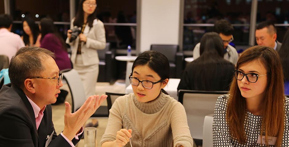 The NYU Global Alumni Programs and NYU Shanghai’s Career Development Center held a launch dinner for the second year of the NYU Alumni Executive Mentor Program on November 12, 2015. (Photo by: Wenqian Hu)