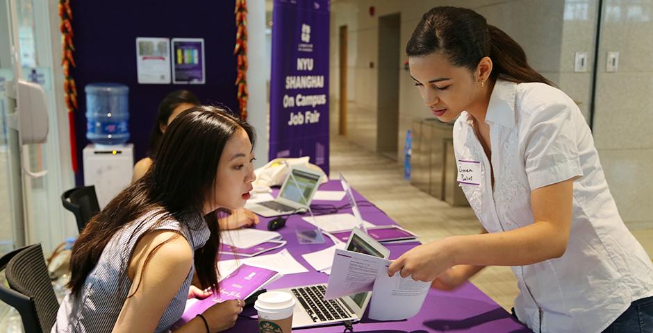 On-campus job and involvement fair on August 29, 2015. (Photo by Mei Wu)