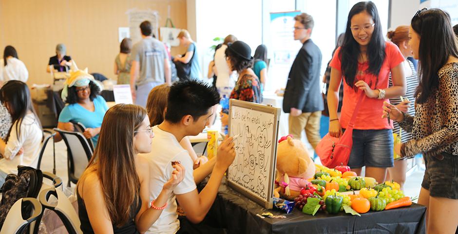 On-campus job and involvement fair on August 29, 2015. (Photo by Mei Wu)