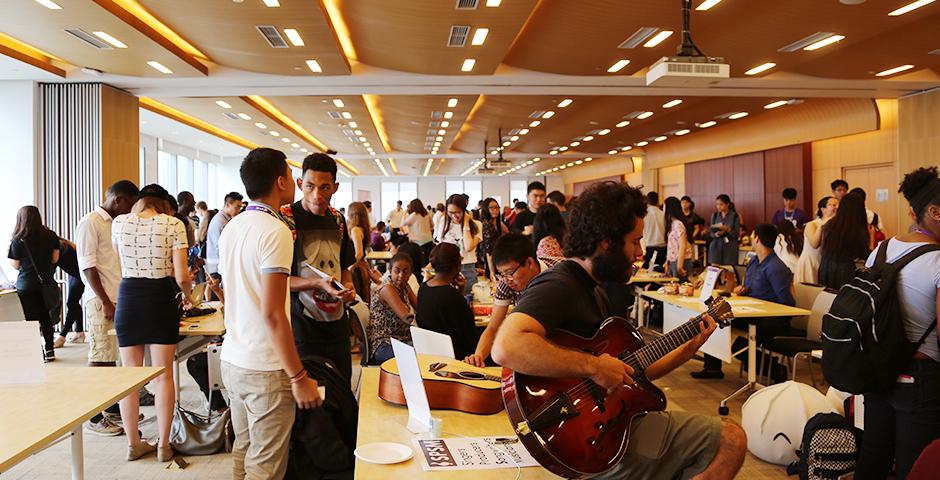 On-campus job and involvement fair on August 29, 2015. (Photo by Mei Wu)