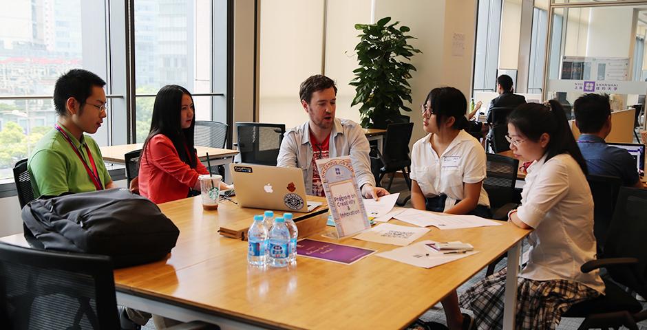 On-campus job and involvement fair on August 29, 2015. (Photo by Mei Wu)