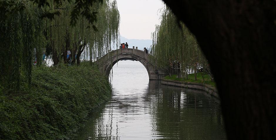 NYU Shanghai students explore the scenery of Hangzhou over Thanksgiving break. November 28, 2014. (Photo by Dylan J Crow)