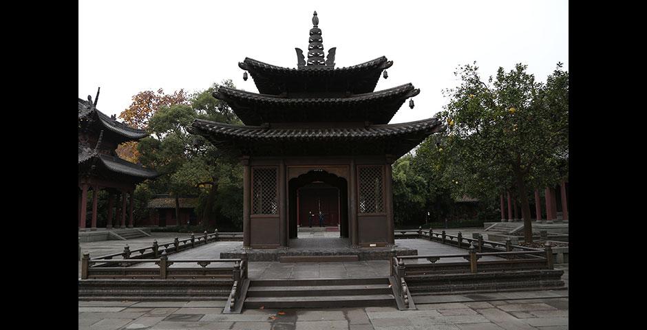 NYU Shanghai students explore the scenery of Hangzhou over Thanksgiving break. November 28, 2014. (Photo by Dylan J Crow)