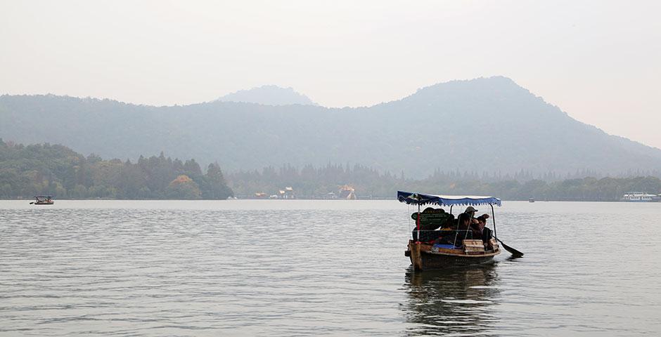 NYU Shanghai students explore the scenery of Hangzhou over Thanksgiving break. November 28, 2014. (Photo by Dylan J Crow)