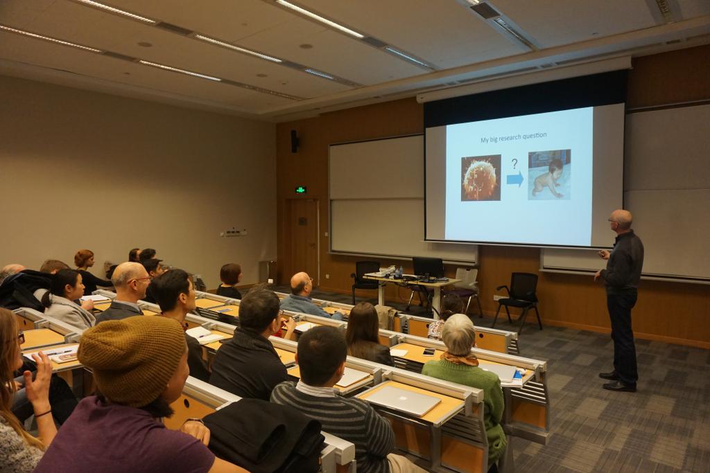 Professor Stephen Small discussed the molecular mechanisms in gene expression on February 17. (Photo by: Miki (Bin) Xue)