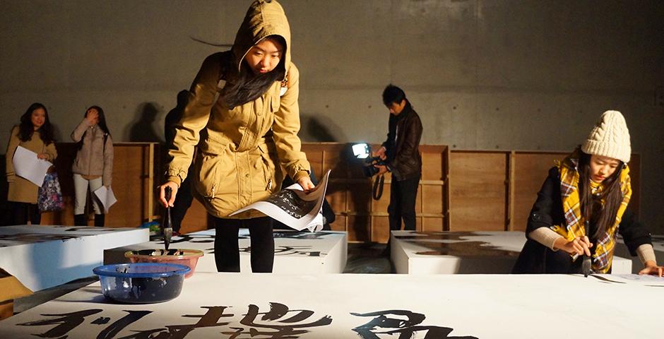 Fifteen studio art students selected by Jian-Jun Zhang and Barbara Edelstein collaborated in the installation of their piece, "Vestiges of a Process: Flowing Ancient Poem," at the Long Museum on November 26 (Photos by: NYU Shanghai)