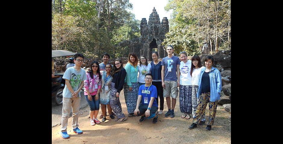 Deans' Service Scholars travel to Siem Reap, Cambodia over winter break to collaborate with Project New Hope. January 2015. (Photo by Charlotte Evans)