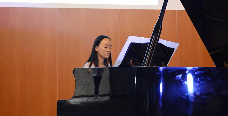 Coffee House Performance on August 26, 2015. (Photo by Xiaoyuan Lu)