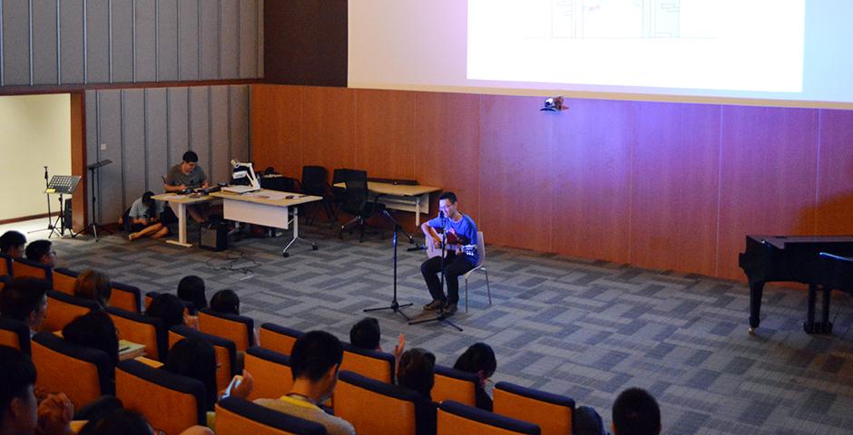 Coffee House Performance on August 26, 2015. (Photo by Xiaoyuan Lu)