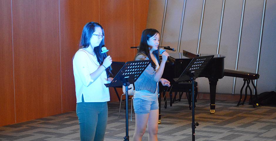 Coffee House Performance on August 26, 2015. (Photo by Xiaoyuan Lu)