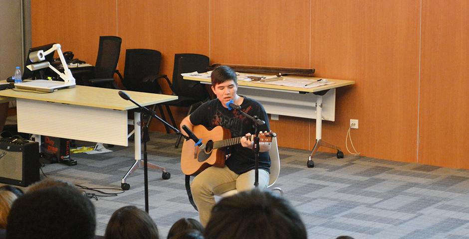 Coffee House Performance on August 26, 2015. (Photo by Xiaoyuan Lu)