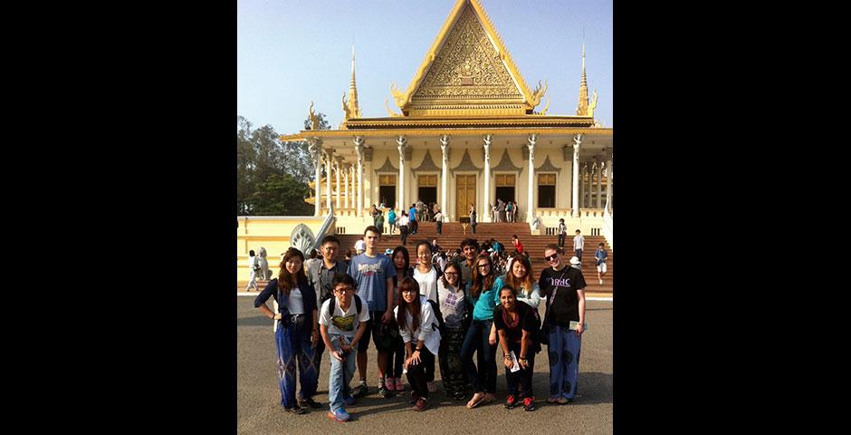 Deans' Service Scholars travel to Siem Reap, Cambodia over winter break to collaborate with Project New Hope. January 2015. (Photo by Charlotte Evans)