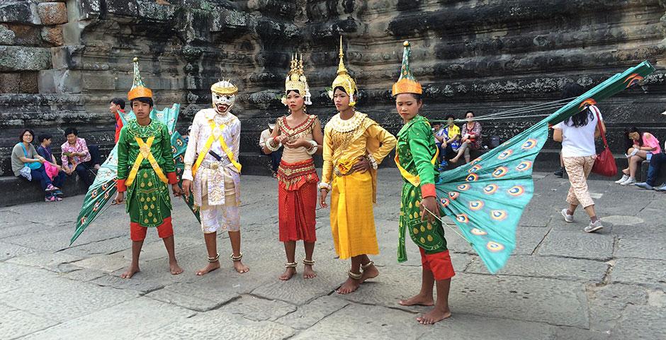 Deans' Service Scholars travel to Siem Reap, Cambodia over winter break to collaborate with Project New Hope. January 2015. (Photo by Janli Tiffany Gwo)