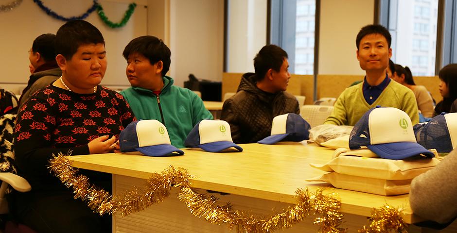 On the afternoon of December 10, the NYU Shanghai community welcomed members of the Lujiazui and Jinqiao Sunshine House to celebrate the coming holiday season by exchanging handmade gifts, sharing holiday stories and singing songs together. (Photo by: NYU Shanghai)