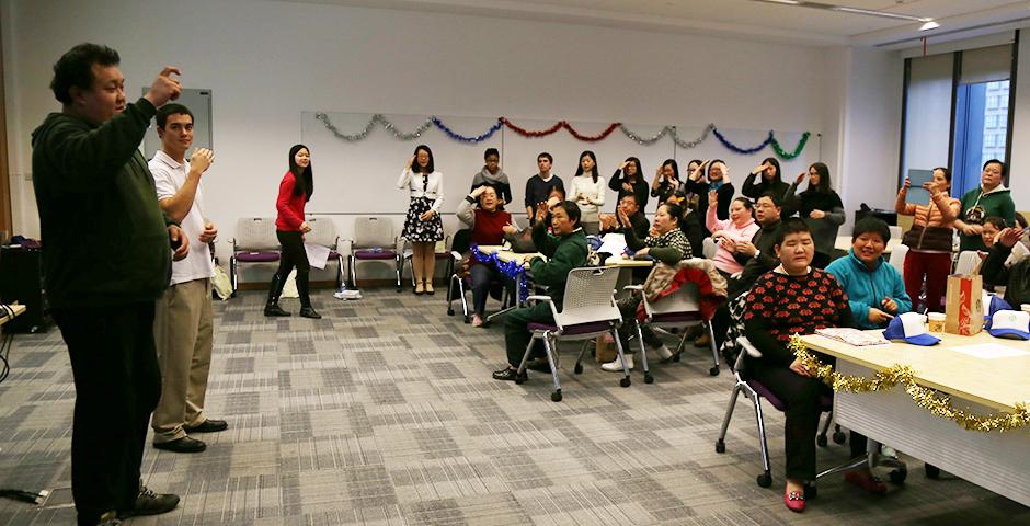 On the afternoon of December 10, the NYU Shanghai community welcomed members of the Lujiazui and Jinqiao Sunshine House to celebrate the coming holiday season by exchanging handmade gifts, sharing holiday stories and singing songs together. (Photo by: NYU Shanghai)