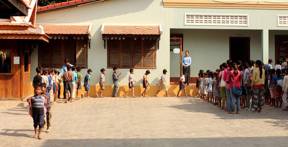 Deans' Service Scholars travel to Siem Reap, Cambodia over winter break to collaborate with Project New Hope. January 2015. (Photo by Weilun Zhang)