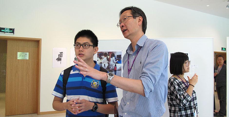 2014年5月13日，由艺术教授芭芭拉和张健君指导的学生艺术展在一楼展览厅开帷幕。展示的作品从灵感、拍摄、冲印到编绘，都由每个学生独立制作完成。表现主题分别为城市的光影、概念、心绪以及表象之下的含义。