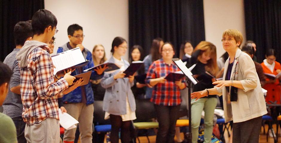 A choral rehearsal under the direction of Professor Dianna Heldman erupted into a rainstorm of reverberant voices. (Photo by: NYU Shanghai)