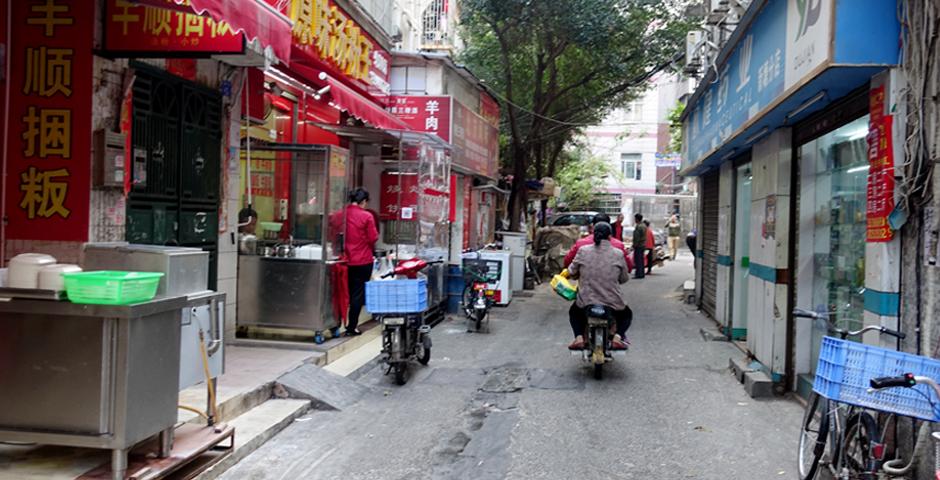 The Innovation, Shenzhen Style course took NYU Shanghai students to the southern Guangdong Province city and within the alleyways of Baishizhou. Students visited hardware manufacturing centers and learned about how public policies to promote entrepreneurship in technology are being implemented. (Photos courtesy of Christian Grewell).