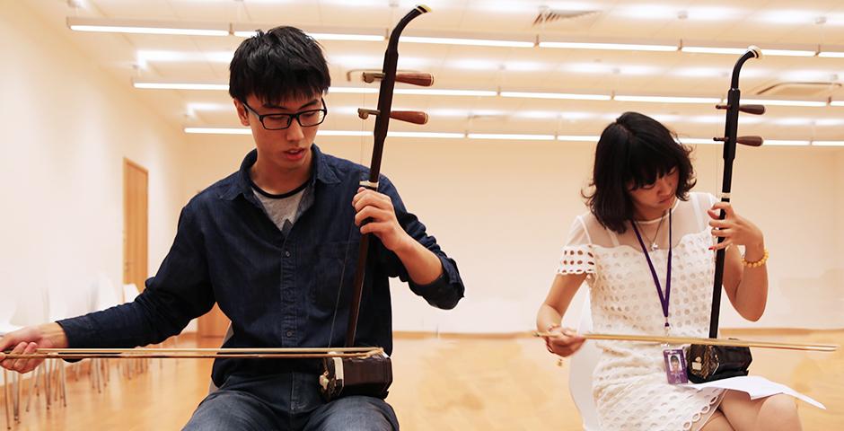 Students practice playing the traditional Chinese instrument, the Er Hu, October 20, 2014. (Photo by Annie Seaman)