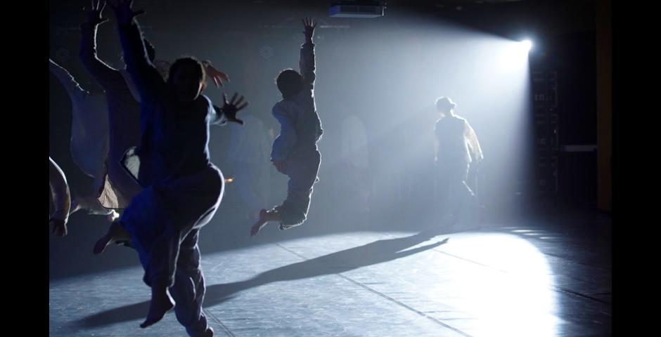 Students caught mid-air during “On The Border,” at the Fall Dance Concert. The show included performances from Ballet, Contemporary, Chinese Minority & Folk, and Choreography & Performance classes with invited guest performances by the NYUSH Chamber Ensemble and Piano.