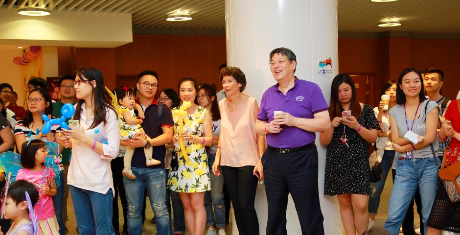 Families of NYU Shanghai faculty and staff gathered on September 10 for a morning of activities ranging from hula hoop challenges to competitive team calligraphy. (Photo by: NYU Shanghai)