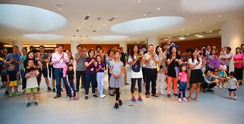 Families of NYU Shanghai faculty and staff gathered on September 10 for a morning of activities ranging from hula hoop challenges to competitive team calligraphy. (Photo by: NYU Shanghai)