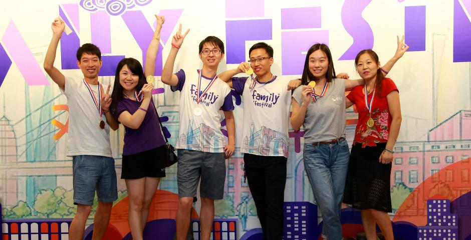 Families of NYU Shanghai faculty and staff gathered on September 10 for a morning of activities ranging from hula hoop challenges to competitive team calligraphy. (Photo by: NYU Shanghai)