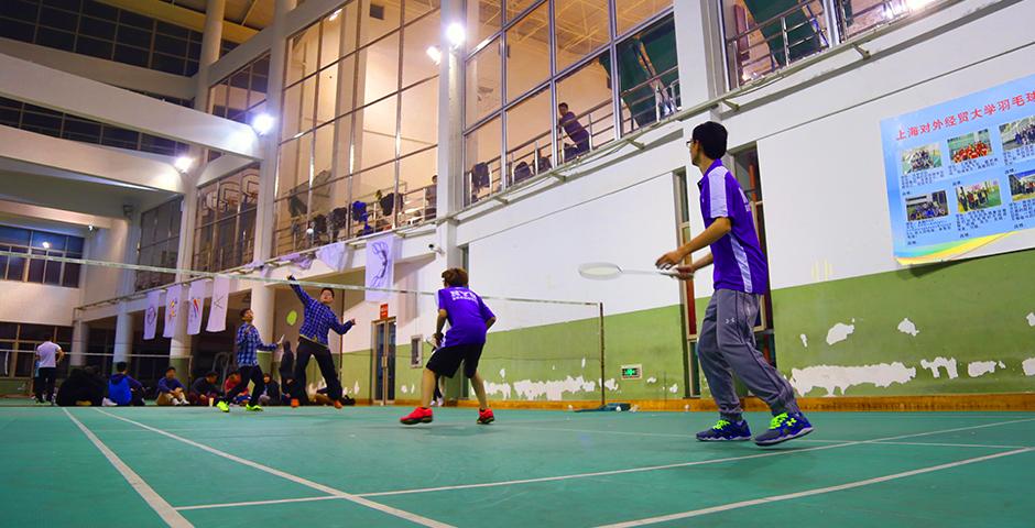 NYU Shanghai and Shanghai University of International Business and Economics squared off in several men’s and women’s matches on March 14th in Songjiang District. (Photo by: Xinyi Xu)