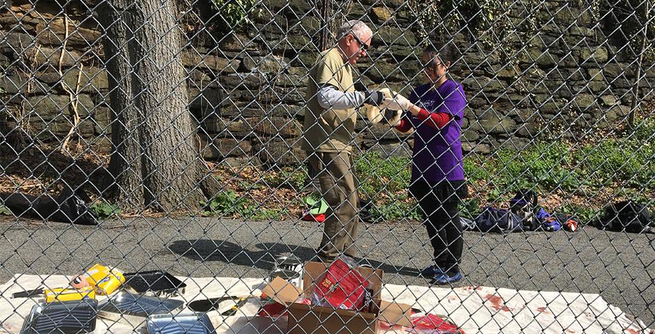 On behalf of NYU’s second annual Global Day of Service on April 28, a group of NYU Shanghai and NYU alumni helped with the revitalization a national landmark, New York City’s Fort Tryon Park. “It was amazing to be able to take a step back and appreciate nature while restoring one of the city’s gems.” said Mike Chen ‘17, Global Alumni Chair of NYU Shanghai.