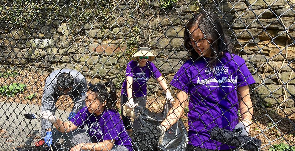 On behalf of NYU’s second annual Global Day of Service on April 28, a group of NYU Shanghai and NYU alumni helped with the revitalization a national landmark, New York City’s Fort Tryon Park. “It was amazing to be able to take a step back and appreciate nature while restoring one of the city’s gems.” said Mike Chen ‘17, Global Alumni Chair of NYU Shanghai.