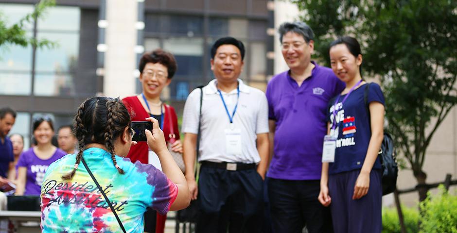 来自39个国家的学生今天搬入宿舍，开启了他们在上海纽约大学的新旅程。2020届新生，欢迎来到你们的新家！（摄影：Dylan J Crow）