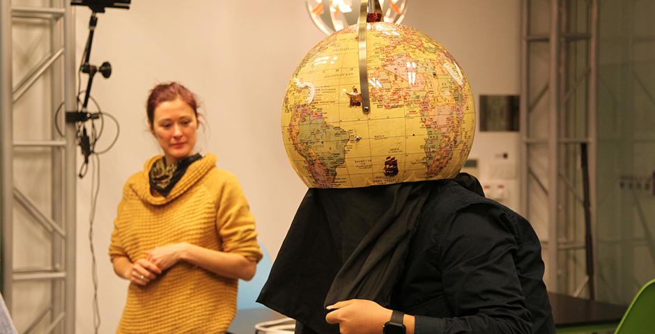 NYU Shanghai’s artist in residence Kat Austen discussed her installation the Coral Empathy Device at an art workshop held April 12. (Photo by: NYU Shanghai)