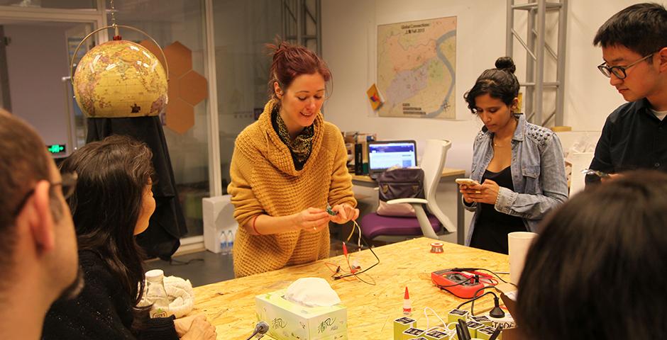 NYU Shanghai’s artist in residence Kat Austen discussed her installation the Coral Empathy Device at an art workshop held April 12. (Photo by: NYU Shanghai)