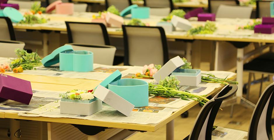 March 8, Women's Day was in full bloom with an afternoon of NYU Shanghai's special ladies getting creative with DIY flower arrangements for the office or home. Many thanks to HR for such a beautiful arrangement! (Photo by: NYU Shanghai)