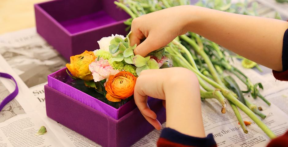 March 8, Women's Day was in full bloom with an afternoon of NYU Shanghai's special ladies getting creative with DIY flower arrangements for the office or home. Many thanks to HR for such a beautiful arrangement! (Photo by: NYU Shanghai)