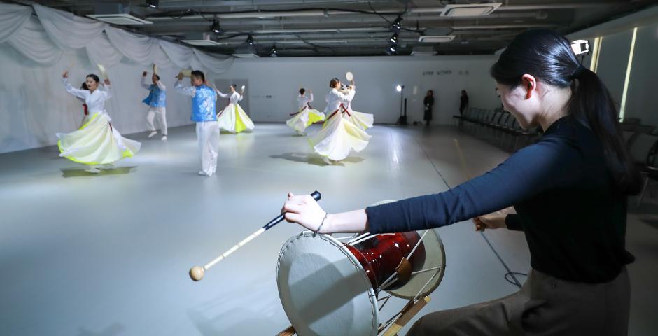 The Fall Dance Concert from Aly Rose and Siye Tao's classes UNLIKE ME was held in Room 808 on December 10 where the Contemporary Dance class, Ballet Dance class, Chinese Minority Dance class, and the Abu Dhabi Body Voice Representatives performed a wide selection of pieces. (Photo by: NYU Shanghai)