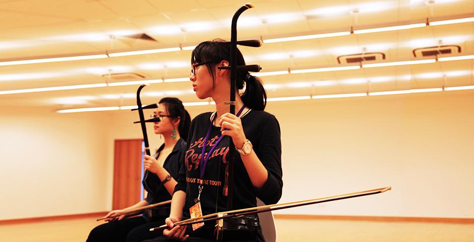 Students practice playing the traditional Chinese instrument, the Er Hu, October 20, 2014. (Photo by Annie Seaman)