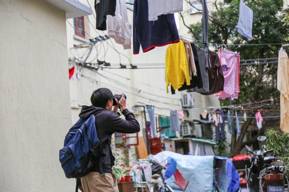 Branden Chang ‘19, a study away student from New York who is in the middle of his third semester at NYU Shanghai, captures some neighborhood color.