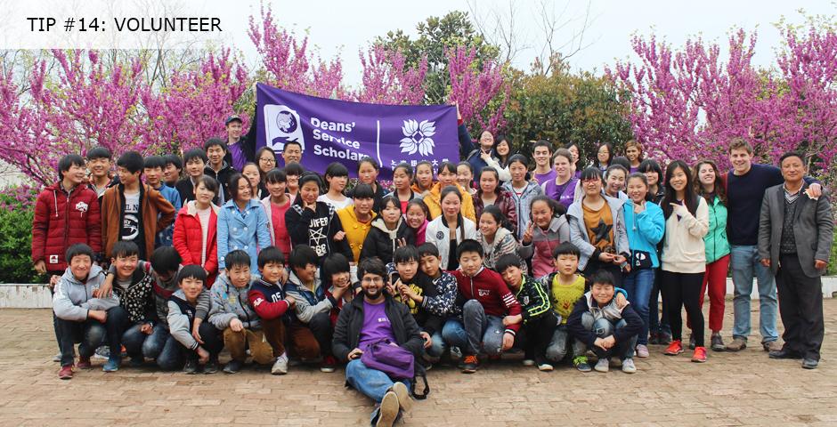 Volunteering for events in the city, from career workshops to festivals, is a great way to meet people outside the NYU Shanghai community and gain valuable work and networking experience. -- Richard Kwabena Awuku-Aboagye, Class of 2018 多参加上海的各类活动，不管是职业工作坊还是节庆活动，这些都是很好的机会，可以让你结识学校之外的人，也能获得宝贵的工作与社交经验。-- Richard Kwabena Awuku-Aboagye, 2018届