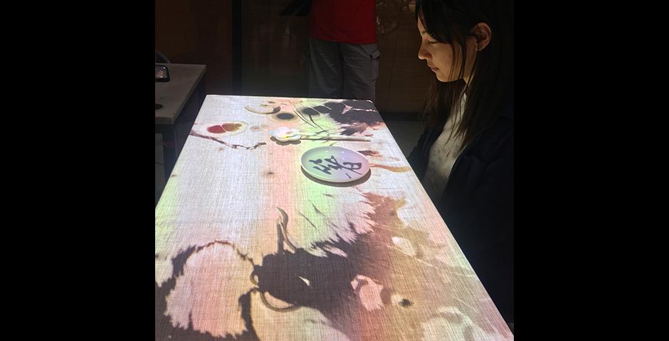 Project “Zhu 箸”, developed by Yao Yuxia ‘18, Zhao Yi ‘18, Zhao Nan ‘18 and Wang Weiyu ‘18, featured interactive chopsticks in a virtual dining experience. Inspired by the traditions of chopsticks, the student group wanted to draw attention to the cultural heritage of the Chinese utensils. At the same time, IMA Fellow Jack B. Du took mechanical art to a new level with his artist robot, Minus E that painted intricate images pixel by pixel with a sharpie.  (Photos by: Leon Lu and Chen Mengzhu ‘18)