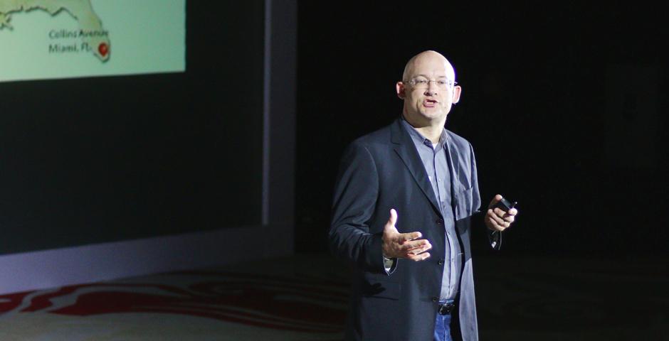 NYU Shanghai Professor Clay Shirky addressed an audience of about 300 in the southwestern Chinese city of Chengdu on the social and economic effects of knowledge sharing. In a public talk on May 6 organized by Luxelife magazine, Shirky explained that sharing,  especially through social media, can be effective and powerful in creating community bonds, improving clarity and reducing transaction costs. (Photos courtesy: Luxelife)